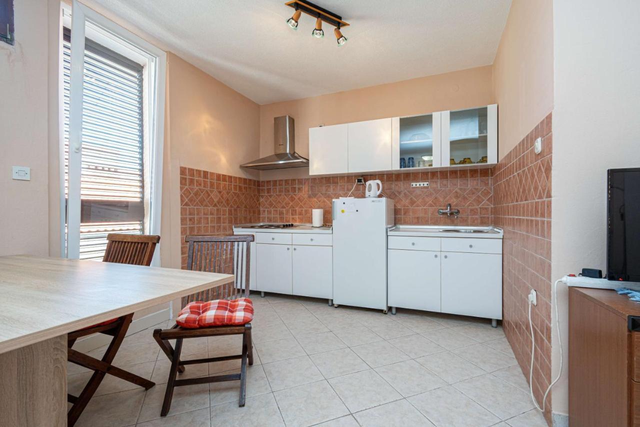 Sunny Apartment *